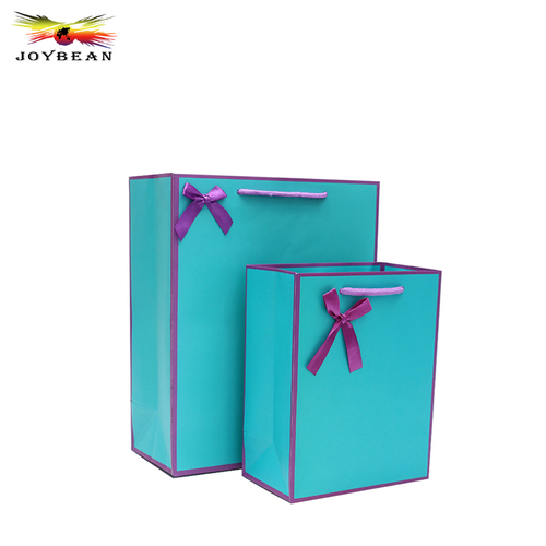 Cardboard gift packaging bag for clothes